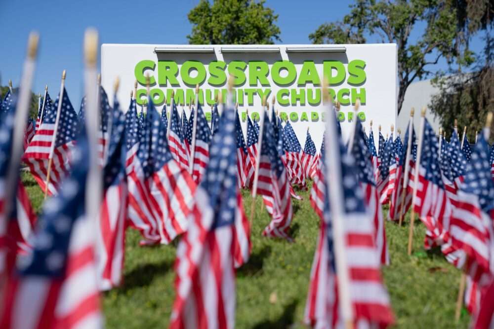 Read more about the article 10,000 flags in memory of those who have fallen 