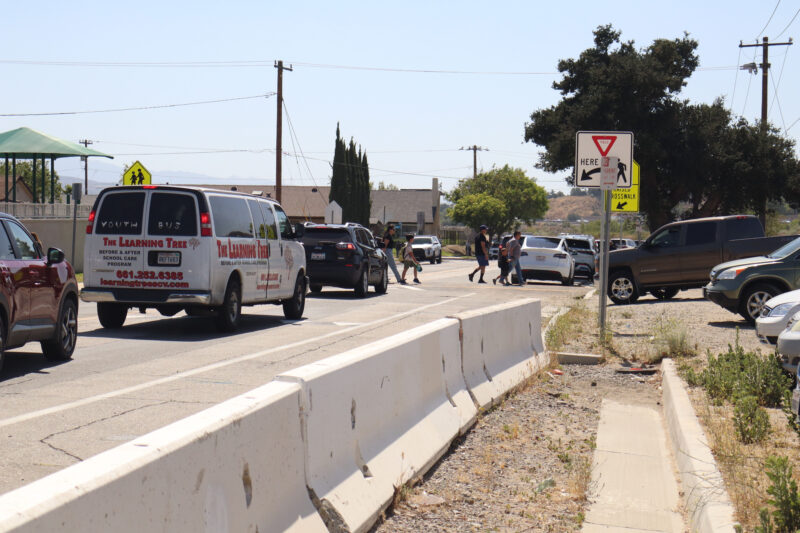 Cars pile and people cross the street during school pickup at Sulphur Springs Community School in Canyon Country, Calif., Thursday, May 21, 2026. Kamryn Martell/The Signal