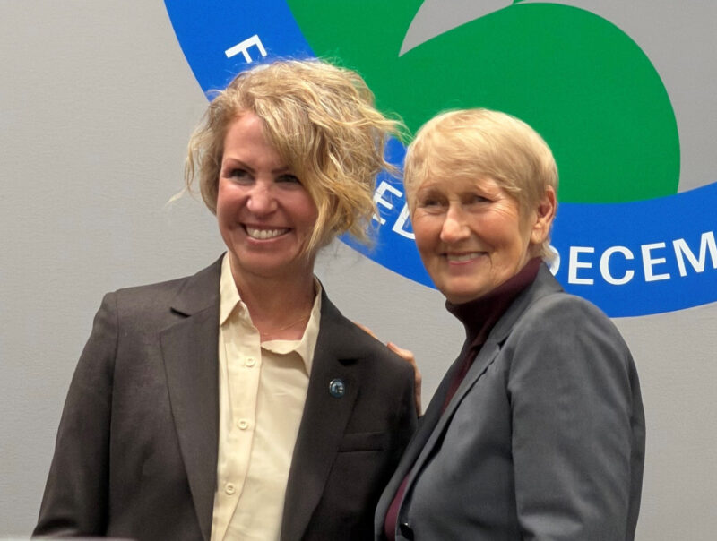 Santa Clarita Mayor Laurene Weste recently administered the state bar oath to Joanne Gervais Ainsworth. Courtesy photo.