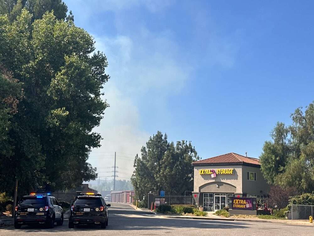 Read more about the article Firefighters make quick work of blaze in riverbed near businesses 