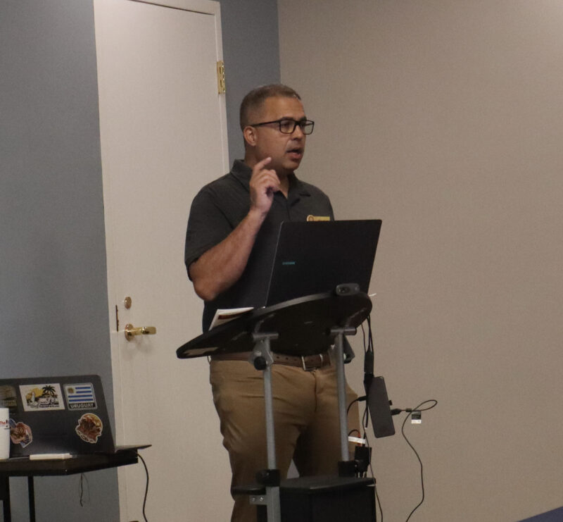 Claudio Aguero speaks to attendees at the Santa Clarita Valley Chamber of Commerce's "The AI Advantage" seminar at 360 Suites SCV in Stevenson Ranch, Calif., Tuesday, Aug. 18, 2026. Kamryn Martell/The Signal