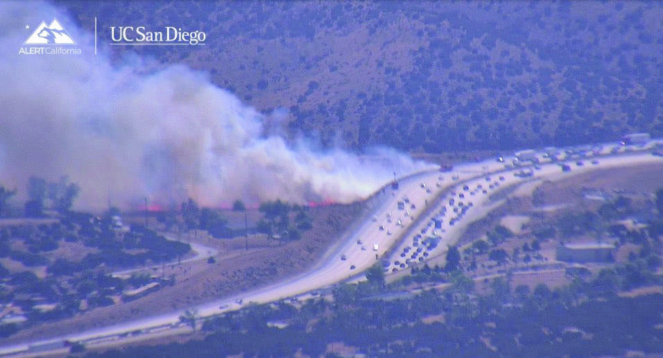 Read more about the article Rover fire prompts evacuation warnings in Agua Dulce/Acton area 