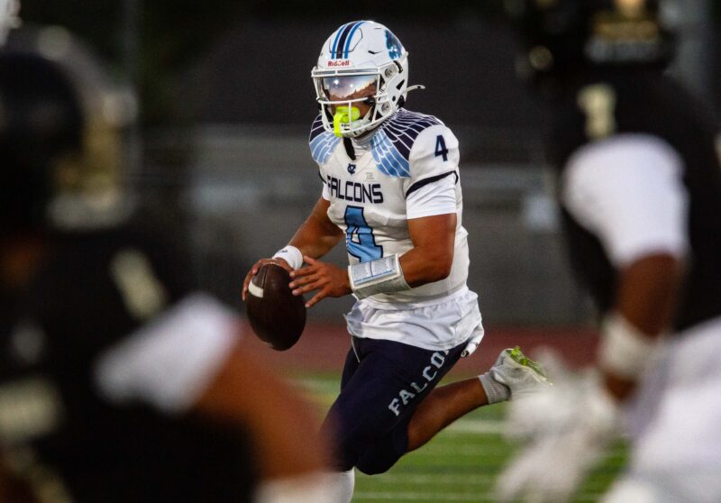 Crescenta’s Julian Savery (4) runs the ball during the first half against Golden Valley on Friday, Sept. 4, 2026. Katherine Quezada/The Signal
