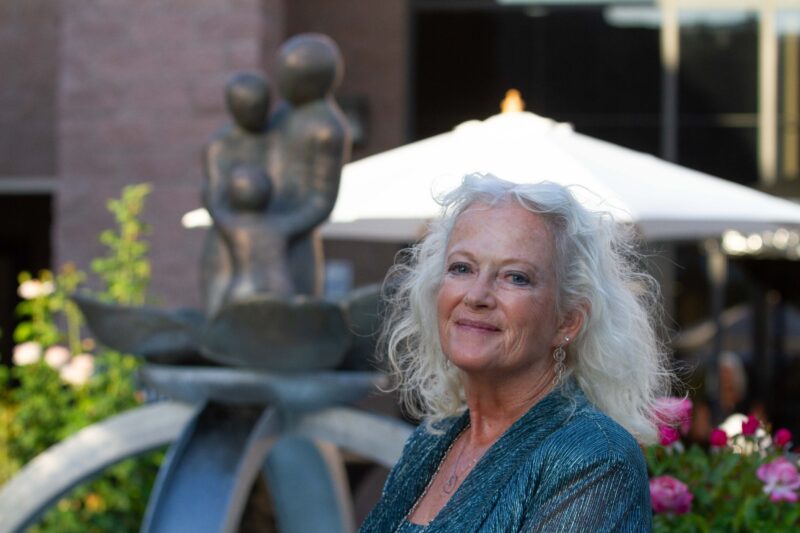 Artist Linda Murray Gregorson in front of her sculpture that greets families at the Child & Family Center during the
50th anniversary on Thursday, Sept. 17, 2026. Katherine Quezada/The Signal