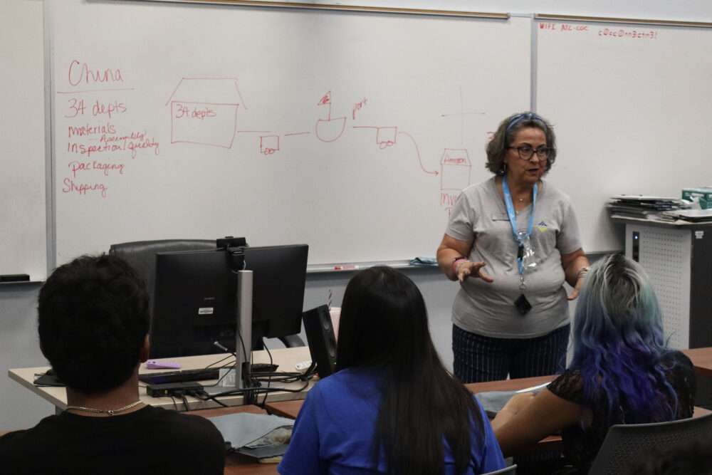 Read more about the article High school students get hands-on opportunity at COC Manufacturing Day 