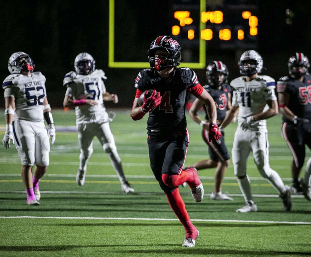 Hart wide receiver Matix Frithsmith (4) scores a touchdown during the first quarter of Friday's game against West Ranch at College of the Canyons on Friday, Oct. 9, 2026. Habeba Mostafa/ The Signal
